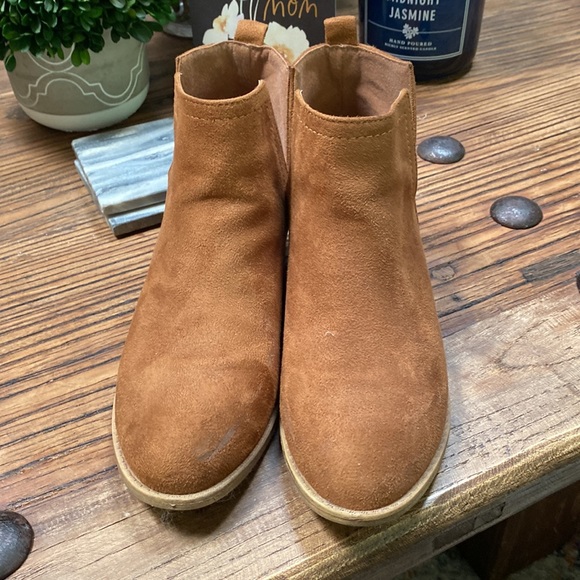 Brown suede ankle boots - Picture 3 of 4